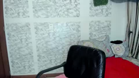 Snapshot of julybravo chatting on June 4, 2026, 11:00 pm juliana online show from June 4, 2026, 11:00 pm