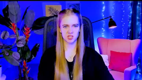 junewoods online show from March 4, 2026, 7:25 am