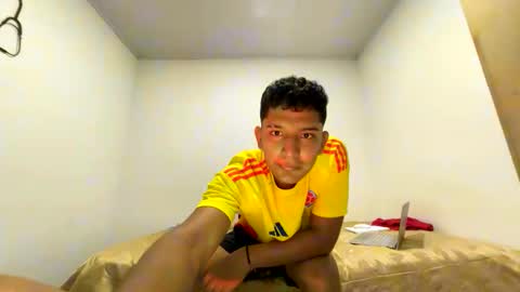 junior_osorio_2 online show from January 14, 2026, 3:45 am