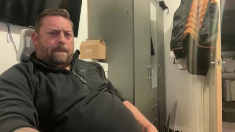 Snapshot of junky345 chatting on October 17, 2025, 10:45 pm Junky online show from October 17, 2025, 10:45 pm