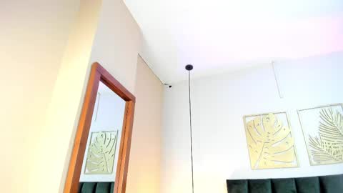 Jupiter Fox online show from April 9, 2026, 6:19 am