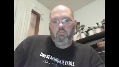 just_hangin_around online show from December 1, 2025, 5:01 am