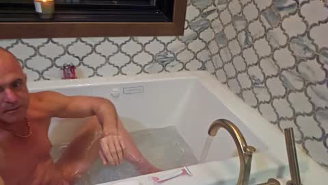 Snapshot of justaskforbiga chatting on March 2, 2026, 5:19 am Tohiptwoquit online show from March 2, 2026, 5:19 am