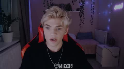 Snapshot of justin_cutie chatting on February 14, 2025, 3:36 pm U bf Justin online show from February 14, 2025, 3:36 pm