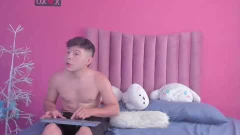 Snapshot of justin_jazmin chatting on December 17, 2024, 9:27 pm JUSTIN Y JAZMIN online show from December 17, 2024, 9:27 pm