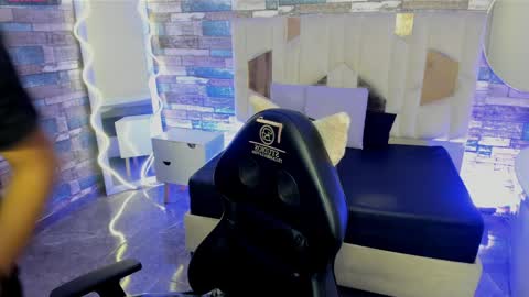  justin  online show from April 11, 2026, 11:36 am