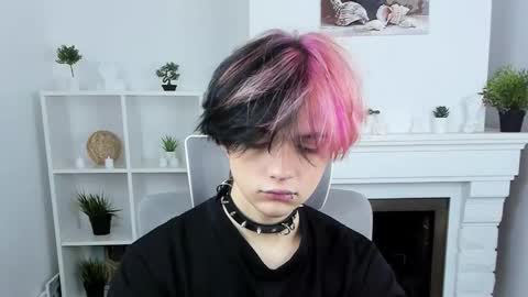 Snapshot of justin_twinkboy chatting on September 24, 2025, 8:23 pm JUSTIN online show from September 24, 2025, 8:23 pm