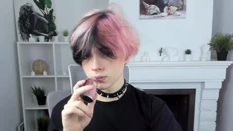 Snapshot of justin_twinkboy chatting on October 12, 2025, 12:26 pm JUSTIN online show from October 12, 2025, 12:26 pm