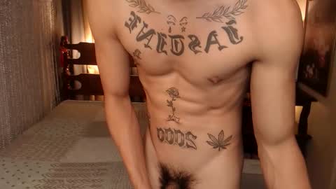 justine_hunk online show from January 15, 2026, 9:40 pm