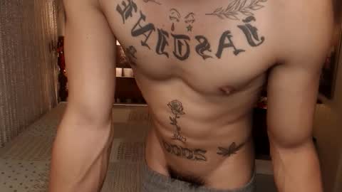 justine_hunk online show from April 19, 2026, 3:55 pm