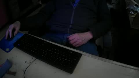 Snapshot of justme39057 chatting on March 9, 2025, 12:31 am Justme39057 online show from March 9, 2025, 12:31 am