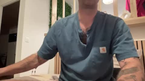 Snapshot of justmeandyou00 chatting on February 15, 2025, 6:33 pm justmeandyou00 online show from February 15, 2025, 6:33 pm