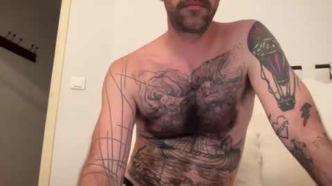 Snapshot of justmeandyou00 chatting on October 22, 2025, 9:53 am justmeandyou00 online show from October 22, 2025, 9:53 am