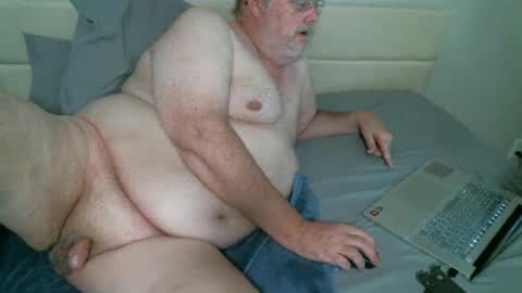 justmedm64 online show from February 3, 2026, 2:21 am