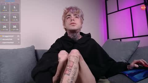 Snapshot of juuzou_kit chatting on January 16, 2025, 9:51 pm Juuzou hehim u can call me Juz online show from January 16, 2025, 9:51 pm