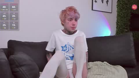 Snapshot of juuzou_kit chatting on January 19, 2025, 8:18 am Juuzou hehim u can call me Juz online show from January 19, 2025, 8:18 am