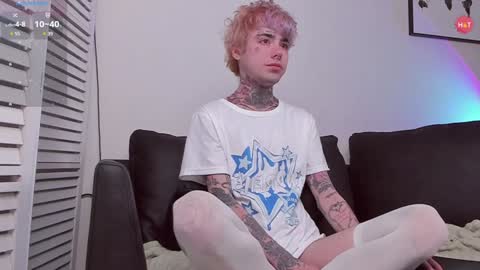 Snapshot of juuzou_kit chatting on January 19, 2025, 11:23 am Juuzou hehim u can call me Juz online show from January 19, 2025, 11:23 am