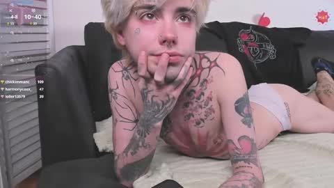 Snapshot of juuzou_kit chatting on February 19, 2025, 6:21 pm Juuzou hehim u can call me Juz online show from February 19, 2025, 6:21 pm