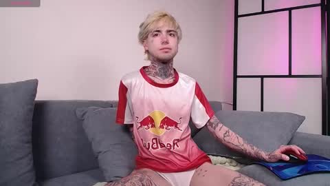 Snapshot of juuzou_kit chatting on February 26, 2025, 3:30 pm Juuzou hehim u can call me Juz online show from February 26, 2025, 3:30 pm