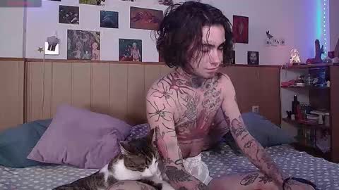 Snapshot of juuzou_kit chatting on November 1, 2025, 1:46 pm Juuzou hehim u can call me Juz online show from November 1, 2025, 1:46 pm