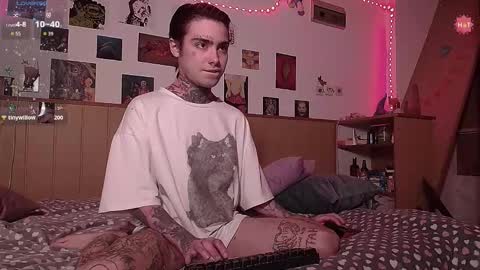 Snapshot of juuzou_kit chatting on November 15, 2025, 3:08 pm Juuzou hehim u can call me Juz online show from November 15, 2025, 3:08 pm