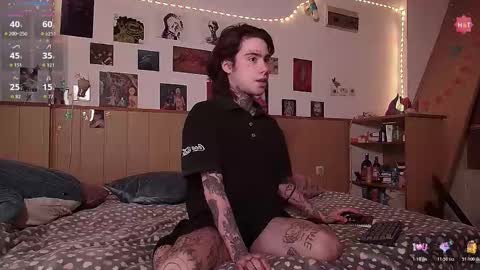 Snapshot of juuzou_kit chatting on November 16, 2025, 1:28 pm Juuzou hehim u can call me Juz online show from November 16, 2025, 1:28 pm