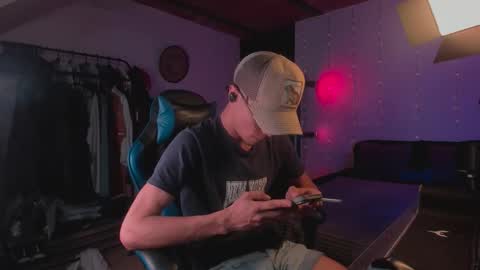 Kael Owens online show from December 1, 2025, 6:02 pm