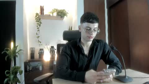 Snapshot of kael_stone1 chatting on August 9, 2026, 11:37 am Kael online show from August 9, 2026, 11:37 am