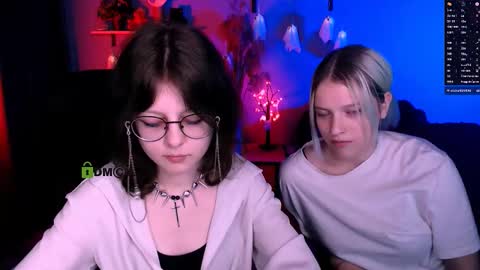 kaela_spell_ online show from November 3, 2025, 8:21 pm