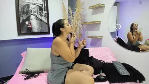 Antonella online show from January 12, 2026, 4:39 am