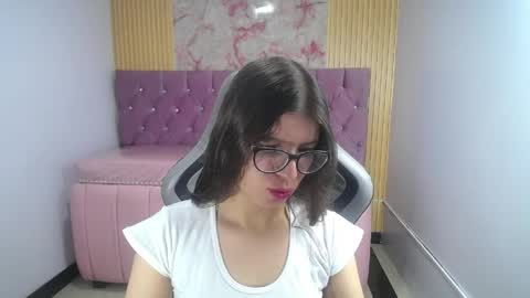 Kailee online show from April 15, 2026, 1:18 pm