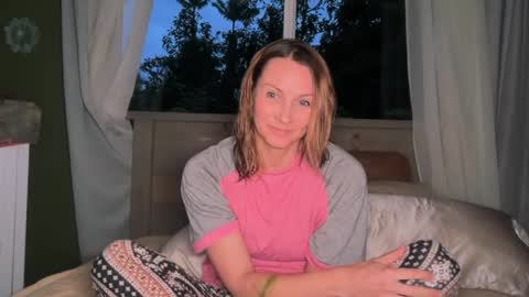 Kailee Smile online show from March 31, 2026, 4:46 am