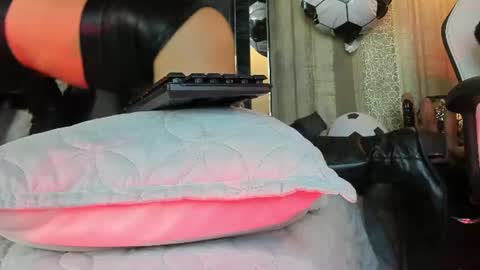 Snapshot of kairy4x chatting on June 13, 2026, 7:01 pm Kairy online show from June 13, 2026, 7:01 pm