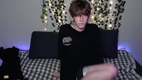 slutkai online show from November 25, 2025, 7:36 pm