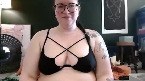 Snapshot of kaitrosss chatting on May 4, 2026, 7:32 pm kaitrosss online show from May 4, 2026, 7:32 pm