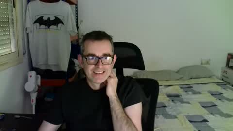 Snapshot of kalem48 chatting on April 12, 2026, 12:32 pm MusicMen49 online show from April 12, 2026, 12:32 pm