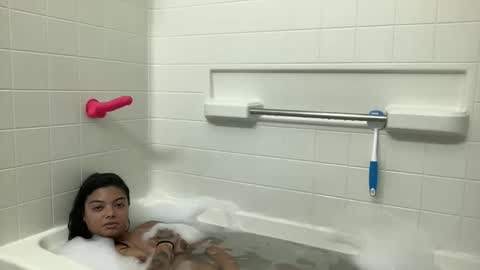 Snapshot of kalinature chatting on November 22, 2025, 5:28 am kalinature online show from November 22, 2025, 5:28 am