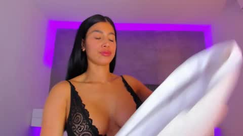 Carolina   online show from February 10, 2025, 7:07 pm