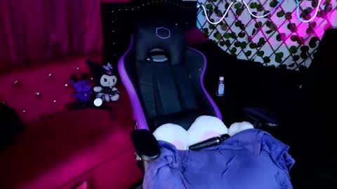 Kalypzo  online show from November 28, 2025, 9:39 pm