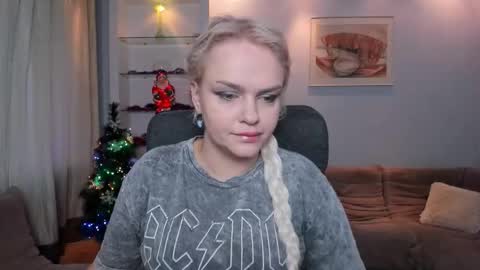 Camila online show from December 23, 2025, 6:22 am