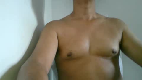 Snapshot of kamilo69_ chatting on December 21, 2025, 9:55 pm Kamilo online show from December 21, 2025, 9:55 pm