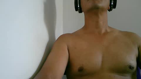 Snapshot of kamilo69_ chatting on January 6, 2026, 6:00 pm Kamilo online show from January 6, 2026, 6:00 pm