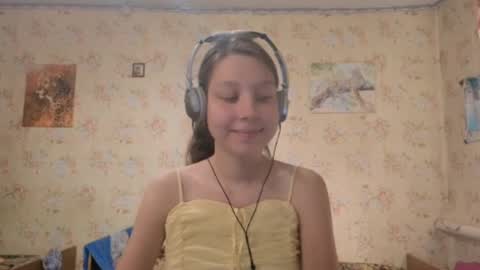 Mari  Simmons online show from October 2, 2025, 7:15 am