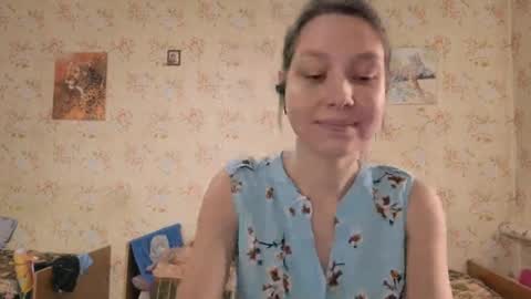 Mari  Simmons online show from October 6, 2025, 6:11 am