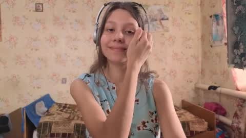 Mari  Simmons online show from October 8, 2025, 6:33 am