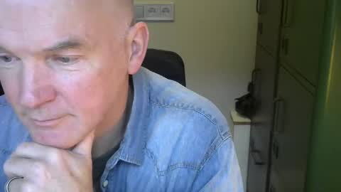 Robbie online show from December 7, 2024, 2:24 pm