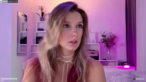 Julia online show from October 24, 2025, 11:12 pm