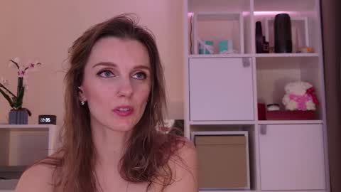 Julia online show from March 27, 2026, 7:35 pm