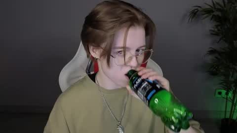 Karen online show from March 19, 2026, 8:51 am