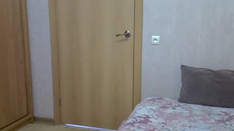 karennelsonx online show from March 11, 2025, 11:23 am